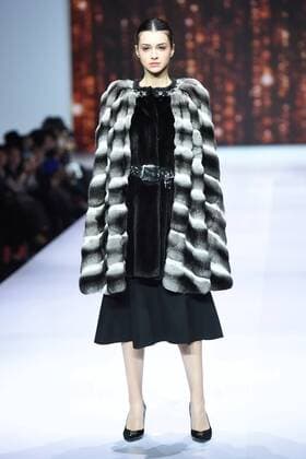 October 28, 2016 - Beijing, Beijing, China - Beijing,CHINA-October 28 2016: (EDITORIAL USE ONLY. CHINA OUT) ..A model presents a creation of the online shopping platform 10fur.com at China Fashion Week (S S 2017) in Beijing, October 28th, 2016. Beijing China  - ZUMAs145 20161028_zaa_s145_082