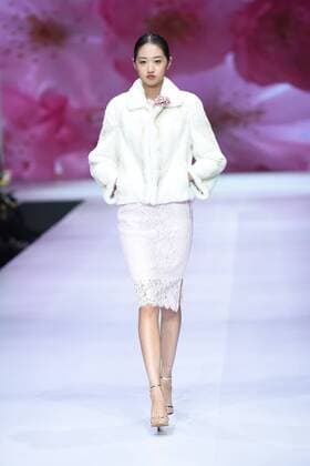 October 28, 2016 - Beijing, Beijing, China - Beijing,CHINA-October 28 2016: (EDITORIAL USE ONLY. CHINA OUT) ..A model presents a creation of the online shopping platform 10fur.com at China Fashion Week (S S 2017) in Beijing, October 28th, 2016. Beijing China  - ZUMAs145 20161028_zaa_s145_083
