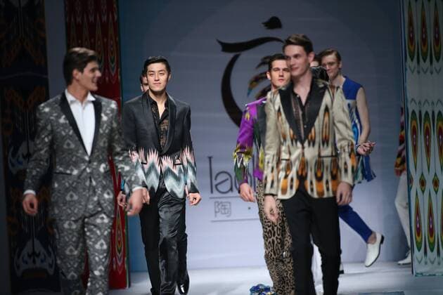 October 27, 2016 - Beijing, Beijing, China - Beijing,CHINA-October 27 2016: (EDITORIAL USE ONLY. CHINA OUT) ..Models present creations designed by designer Tao Tao at China Fashion Week in Beijing, October 27th, 2016.The fashion show is themed with Loulan Kingdom, which was an ancient kingdom based around an important oasis city along the Silk Road on the northeastern edge of the Lop Desert in China. Beijing China  - ZUMAs145 20161027_zaa_s145_191