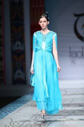 October 27, 2016 - Beijing, Beijing, China - Beijing,CHINA-October 27 2016: (EDITORIAL USE ONLY. CHINA OUT) ..A model presents a creation designed by designer Tao Tao at China Fashion Week in Beijing, October 27th, 2016.The fashion show is themed with Loulan Kingdom, which was an ancient kingdom based around an important oasis city along the Silk Road on the northeastern edge of the Lop Desert in China. Beijing China  - ZUMAs145 20161027_zaa_s145_199