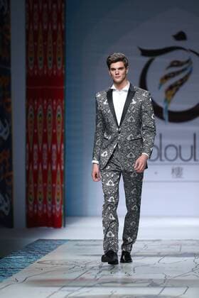 October 27, 2016 - Beijing, Beijing, China - Beijing,CHINA-October 27 2016: (EDITORIAL USE ONLY. CHINA OUT) ..A model presents a creation designed by designer Tao Tao at China Fashion Week in Beijing, October 27th, 2016.The fashion show is themed with Loulan Kingdom, which was an ancient kingdom based around an important oasis city along the Silk Road on the northeastern edge of the Lop Desert in China. Beijing China  - ZUMAs145 20161027_zaa_s145_204
