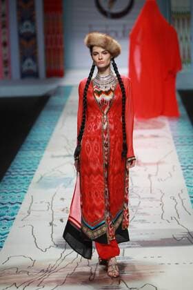 BEIJING, CHINA - OCTOBER 28: A model showcases designs on the runway at TaoLouLan by Tao Tao collection during the Mercedes-Benz China Fashion Week Spring Summer 2017 at the Banquet Hall of Beijing Hotel on October 28, 2016 in Beijing, China.  CFP494552915