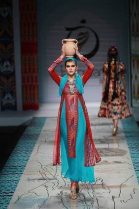 BEIJING, CHINA - OCTOBER 28: A model showcases designs on the runway at TaoLouLan by Tao Tao collection during the Mercedes-Benz China Fashion Week Spring Summer 2017 at the Banquet Hall of Beijing Hotel on October 28, 2016 in Beijing, China.  CFP494552916