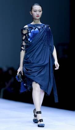 A model presents a creation at the HIKARI Cup 2016 China 3D Digital Fashion Design Contest during the China Fashion Week in Beijing, capital of China, Oct. 28, 2016. ) (ry) CHINA-BEIJING-FASHION WEEK (CN) ChenxJianli 