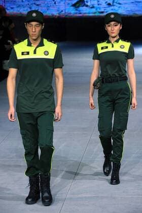 Models present safety protection uniforms of the brand SWOTO during the China Fashion Week in Beijing, capital of China, Oct. 28, 2016. ) (ry) CHINA-BEIJING-FASHION WEEK(CN) LixMingfang 
