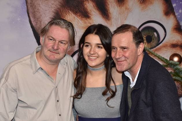 Der Schauspieler Max Herbrechter, l-r, die Sprecherin Roxana Samadi und Schauspieler Stefan Kurt posiert am 29.10.2016 in Köln bei der Premiere des Films Pettersson und Findus - Das schönste Weihnachten überhaupt im Cinedom in Köln.