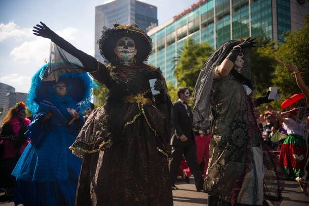 October 29, 2016 - Mexico City, Mexico City, MX - Mexico City held its first Day of the Dead parade on Saturday, complete with floats, giant skeleton marionettes and more than 1,000 actors, dancers and acrobats in costumes. Mexico City MX - ZUMAa136 20161029_zap_a136_025