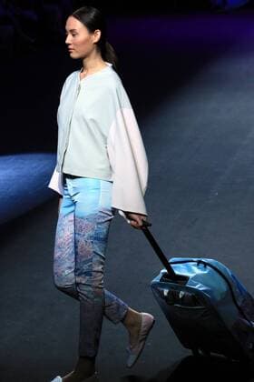 A model presents a creation by designer Richard Li, a winner of China fashion designer creative awards, during the China Fashion Week in Beijing, capital of China, Oct. 29, 2016. ) (ry) CHINA-BEIJING-FASHION WEEK (CN) LixMingfang 