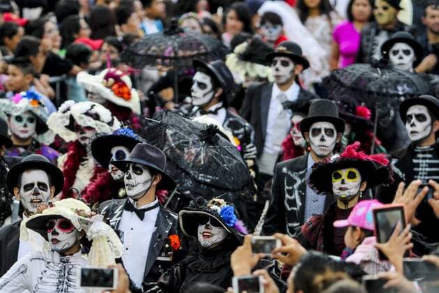 Day of the Dead Parade in Mexiko Stadt October 29, 2016 - Mexico - EUM20161029NAC05.JPG .CIUDAD DE MEXICO TraditionsTradiciones-CDMX.- Aspectos del primer Magno Desfile de Dia de Muertos, 29 de octubre de 2016.  - ZUMAu78_ 20161029_zaf_u78_085