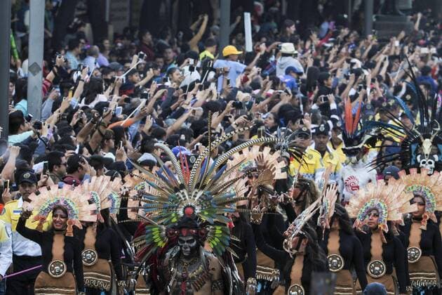 Day of the Dead Parade in Mexiko Stadt October 29, 2016 - Mexico - EUM20161029NAC13.JPG .CIUDAD DE MEXICO TraditionsTradiciones-CDMX.- Aspectos del primer Magno Desfile de Dia de Muertos, 29 de octubre de 2016.  - ZUMAu78_ 20161029_zaf_u78_091