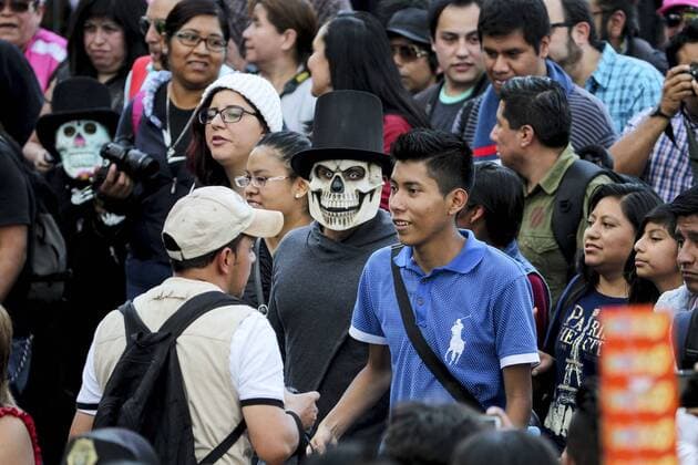 Day of the Dead Parade in Mexiko Stadt October 29, 2016 - Mexico - EUM20161029NAC14.JPG .CIUDAD DE MEXICO TraditionsTradiciones-CDMX.- Aspectos del primer Magno Desfile de Dia de Muertos, 29 de octubre de 2016.  - ZUMAu78_ 20161029_zaf_u78_094