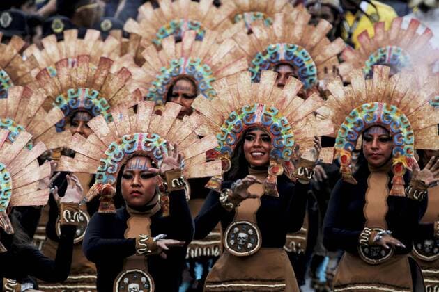 Day of the Dead Parade in Mexiko Stadt October 29, 2016 - Mexico - EUM20161029NAC19.JPG .CIUDAD DE MEXICO TraditionsTradiciones-CDMX.- Aspectos del primer Magno Desfile de Dia de Muertos, 29 de octubre de 2016.  - ZUMAu78_ 20161029_zaf_u78_099
