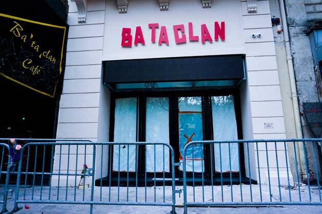212986 B. Neyman Starface 2016-10-29 Paris France Le Bataclan presente sa nouvelle enseigne un an apres les attentats de Paris illustration anniversaire attentat Bataclan presents its new brand one year after the terrorist attacks in Paris _sans_perso  Copyright: xB.xNeymanx xStarfacex STAR_212986_001
