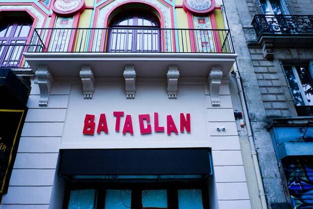 212986 B. Neyman Starface 2016-10-29 Paris France Le Bataclan presente sa nouvelle enseigne un an apres les attentats de Paris illustration anniversaire attentat Bataclan presents its new brand one year after the terrorist attacks in Paris _sans_perso  Copyright: xB.xNeymanx xStarfacex STAR_212986_004