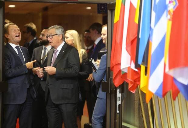 EU-Kanada-Gipfel in Brüssel European Council President Donald Tusk and European Commission President Jean-Claude Juncker pictured during the EU-Canada summit meeting, Sunday 30 October 2016, at the European Union headquarters in Brussels. EU leaders and Canada will sign at Today s summit the Comprehensive Economic and Trade Agreement (CETA). The signing of the treaty was delayed by the refusal of the Belgian Walloon and Brussels Region.  NICOLASxMAETERLINCK 04969050