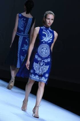 Models display creations of Sun Xuefei during the China Fashion Week in Beijing, capital of China, Oct. 30, 2016. ) (zhs) CHINA-BEIJING-FASHION WEEK (CN) LixMingfang 