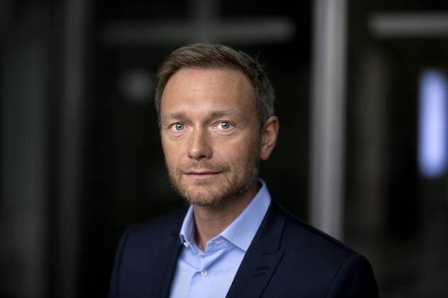 Christian Lindner, FDP Deutschland, Germany, Berlin, 27.10.2016 Christian Lindner, Bundesvorsitzender der FDP und Vorsitzender der FDP-Fraktion in Nordrhein-Westfalen, in Berlin. Portrait Christian Lindner, head of the German Free Democratic Party Freie Demokratische Partei FDP, in Berlin