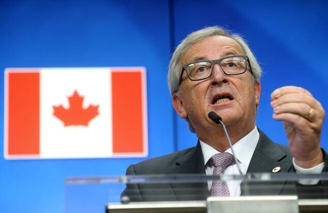 EU und Kanada besiegeln CETA European Commission President Jean-Claude Juncker pictured during the EU-Canada summit meeting, Sunday 30 October 2016, at the European Union headquarters in Brussels. EU leaders and Canada will sign at Today s summit the Comprehensive Economic and Trade Agreement (CETA). The signing of the treaty was delayed by the refusal of the Belgian Walloon and Brussels Region.  NICOLASxMAETERLINCK 04969247