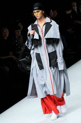 (161031) -- BEIJING, Oct. 30, 2016 -- A model presents a creation at the Mercedes-Benz Future Star Collection during the China Fashion Week in Beijing, capital of China, Oct. 30, 2016. ) (wf) CHINA-BEIJING-FASHION WEEK (CN) LixMingFang 