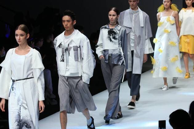 (161031) -- BEIJING, Oct. 30, 2016 -- Models present creations at the Mercedes-Benz Future Star Collection during the China Fashion Week in Beijing, capital of China, Oct. 30, 2016. ) (wf) CHINA-BEIJING-FASHION WEEK (CN) LixMingFang 