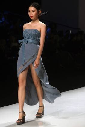 Chinese and European models wear clothing from the Lotus 2017 collection during China s international fashion week in Beijing on October 31, 2016. Chinese fashion designers are becoming an international force with both European and American fashion houses looking at the new, fresh Chinese clothing-minds as potential partners in future clothing brands.  PEK2016103123 STEPHENxSHAVER