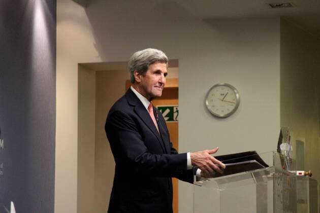 United Kingdom: John Kerry receives Chatham House Prize 2016 US Secretary of State John Kerry speaking at Chatham House in London, after receiving the Chatham House Prize 2016. Kerry and Iranian Minister of Foreign Affairs Dr Mohammad Javad Zarif were jointly awarded the prize in recognition of their crucial roles in successfully negotiating the historic nuclear deal between Iran and the P5+1.  DominicxDudley