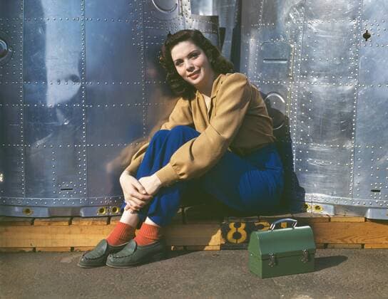 September 19, 2016 - Female Worker on Lunch Break , Douglas Aircraft Company, Long Beach, USA, Alfred T. Palmer for Office of War Information, October 1942 - ZUMAg145 20160919_zza_g145_032