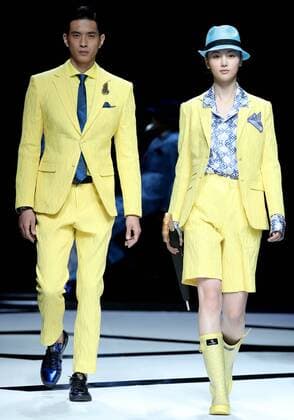 (161101) -- BEIJING, Nov. 1, 2016 -- Models present custom-made creations of designer Liu Yong during the China Fashion Week in Beijing, capital of China, Oct. 31, 2016. ) (zwx) CHINA-BEIJING-FASHION WEEK (CN) ChenxJianli 