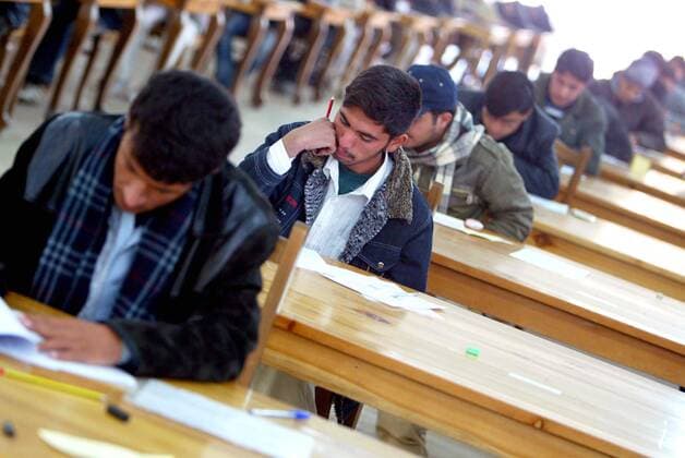 081128) -- KABUL, Nov. 28, 2008 -- Afghan students attend the national college entrance examination at Kabul University in Kabul, capital of Afghanistan, Nov. 28, 2008. For the first time in Afghanistan s history more than one hundred thousands of students attended the national entrance examination to higher educational institutions on Friday.  - ZUMAx10_ 20081128_zaf_x10_046