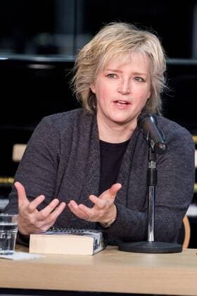 Karin Slaughter bei ihrer Deutschland Buchpremiere bei der Mayersche mit dem Roman Blutige Fesseln am 31.10.2016 in Köln. Buchpremiere bei der Mayersche mit dem Roman Blutige Fesseln in Köln