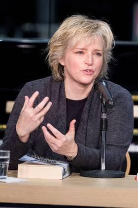 Karin Slaughter bei ihrer Deutschland Buchpremiere bei der Mayersche mit dem Roman Blutige Fesseln am 31.10.2016 in Köln. Buchpremiere bei der Mayersche mit dem Roman Blutige Fesseln in Köln