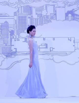 (161101) -- BEIJING, Nov. 1, 2016 -- A model presents a creation of designer Deng Zhaoping during the China Fashion Week in Beijing, capital of China, Nov. 1, 2016. ) (zyd) CHINA-BEIJING-FASHION WEEK (CN) ChenxJianli 