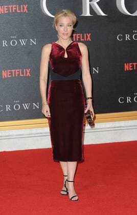 November 1, 2016 - London, England, United Kingdom - Gillian Anderson attends the world premiere of The Crown at Odeon Leciester Square. London United Kingdom - ZUMAs147 20161101_zap_s147_062