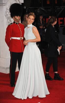 November 1, 2016 - London, England, United Kingdom - Vanessa Kirby attends the world premiere of The Crown at Odeon Leciester Square. London United Kingdom - ZUMAs147 20161101_zap_s147_044