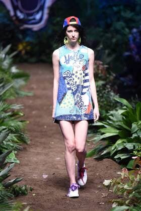 October 31, 2016 - Beijing, Beijing, China - Beijing,CHINA-October 31st 2016: (EDITORIAL USE ONLY. CHINA OUT) A model presents a creation from Fiona Chen Exclusive collection during China Fashion Week in Beijing on October 31st, 2016. Beijing China  - ZUMAs145 20161031_zaa_s145_237