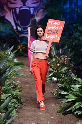 October 31, 2016 - Beijing, Beijing, China - Beijing,CHINA-October 31st 2016: (EDITORIAL USE ONLY. CHINA OUT) A model presents a creation from Fiona Chen Exclusive collection during China Fashion Week in Beijing on October 31st, 2016. Beijing China  - ZUMAs145 20161031_zaa_s145_240