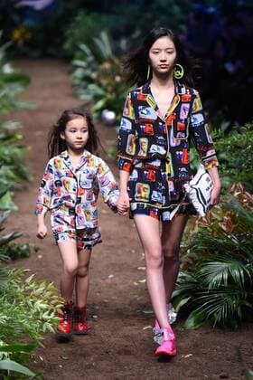 October 31, 2016 - Beijing, Beijing, China - Beijing,CHINA-October 31st 2016: (EDITORIAL USE ONLY. CHINA OUT) Models present creations from Fiona Chen Exclusive collection during China Fashion Week in Beijing on October 31st, 2016. Beijing China  - ZUMAs145 20161031_zaa_s145_245