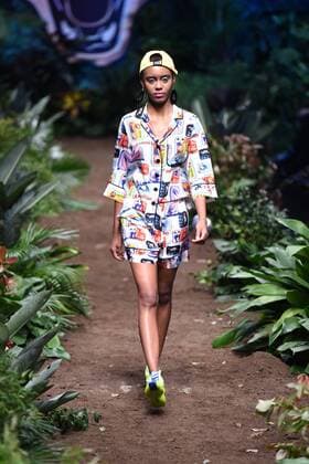 October 31, 2016 - Beijing, Beijing, China - Beijing,CHINA-October 31st 2016: (EDITORIAL USE ONLY. CHINA OUT) A model presents a creation from Fiona Chen Exclusive collection during China Fashion Week in Beijing on October 31st, 2016. Beijing China  - ZUMAs145 20161031_zaa_s145_246