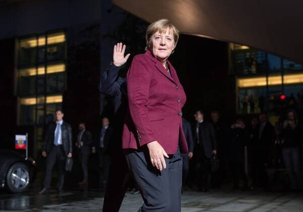 Bundeskanzlerin Angela MERKEL und Wladimir PUTIN (RUS) Ankunft und Begruessung des russischen Praesidenten durch die Bundeskanzlerin beim Besuch der Regierungschefs aus der Ukraine, Russland und Frankreich zum Normandie-Treffen im Bundeskanzleramt in Berlin, Deutschland am 19.10.2016.
