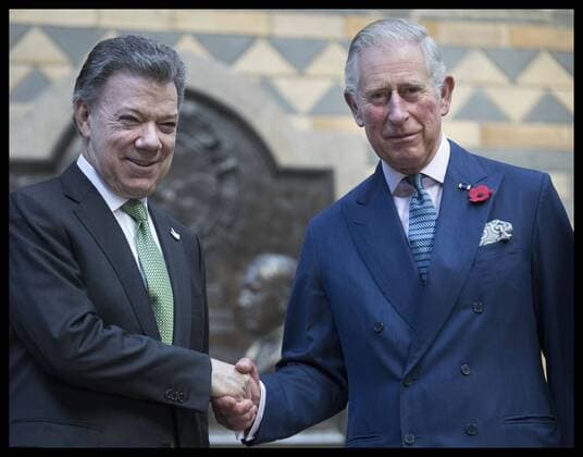 Bilder des Tages . 02 11 2016. London, United Kingdom. The Prince of Wales with the Columbian President Juan Manuel Santos Calder—n at the Natural History Museum in London on the second day of the President s State Visit to the United Kingdom.  xStephenxLockx xi-Imagesx IIM-13730-0003