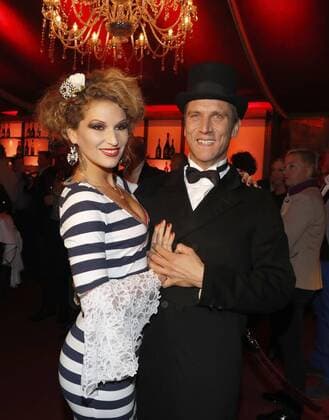 Peer Kusmagk, Freundin Janni bei derGala-Premiere im PALAZZO-Spiegelpalast Berlin.