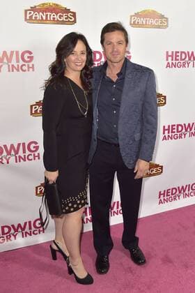 Eric Close mit Gattin Keri Close bei der Premiere des Kinofilms Hedwig and the Angry Inch im Hollywood Pantages Theatre. Los Angeles, 02.11.2016 Foto:xD.xStarbuckx xFuturexImage