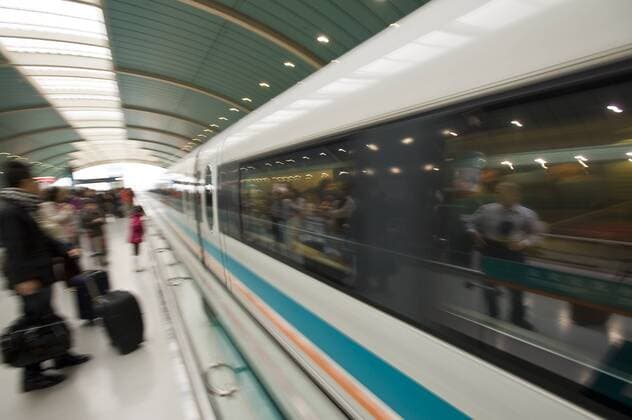 China, Shanghai. The maglev train (world s fastest train).  Copyright: xMichaelxDeFreitasx xDanitaxDelimont AS07 MDE0032