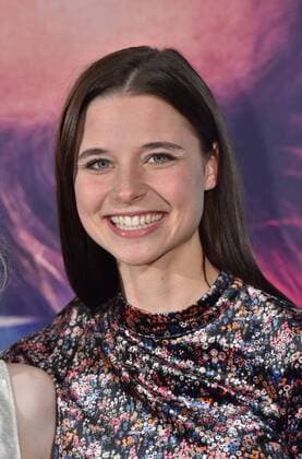 Die Schauspielerin Svenja Jung posiert am 03.11.2016 in Köln bei der Premiere des Films Die Mitte der Welt
