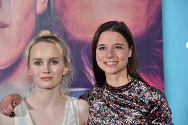 Die Schauspieler Ada Philine Stappenbeck (l-r) und Svenja Jung posiert am 03.11.2016 in Köln bei der Premiere des Films Die Mitte der Welt