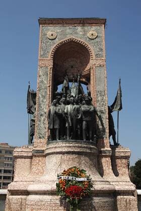 Asia, Europe, Turkey, Istanbul. The Republic Monument in Taxim Square  Copyright: xBrucexYuanyuexBix xDanitaxDelimont AS37 BBI0032