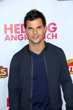 Taylor Lautner bei der Hedwig and the Angry Inch Opening Night zur Premiere im Pantages Theatre am 2.11.2016 in Hollywood, Los Angeles Hedwig and the Angry Inch Opening Night at Pantages Theatre in Hollywood, 2016 