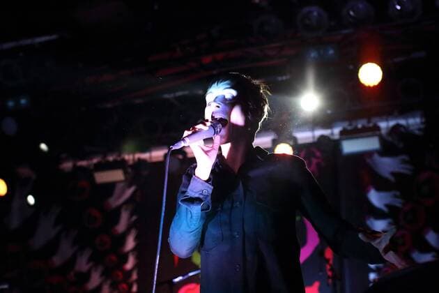 Channy Leaneagh von der Band Polica bei einem Konzert am 4. November 2016 im Astra Kulturhaus in Berlin. Channy Leaneagh of the band Polica performs during a concert at the Astra Kulturhaus on 4 November 2016 in Berlin, Germany. Polica Konzert in Berlin