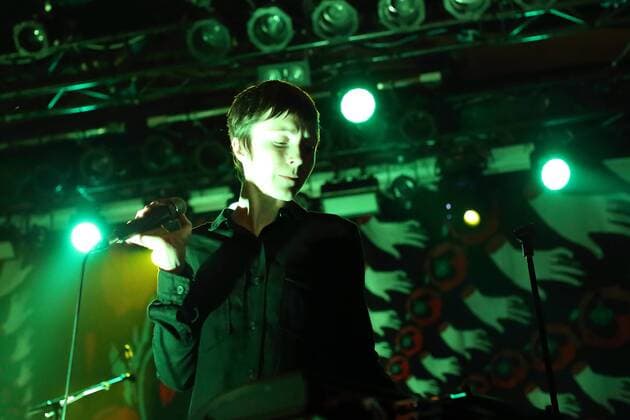 Channy Leaneagh von der Band Polica bei einem Konzert am 4. November 2016 im Astra Kulturhaus in Berlin. Channy Leaneagh of the band Polica performs during a concert at the Astra Kulturhaus on 4 November 2016 in Berlin, Germany. Polica Konzert in Berlin
