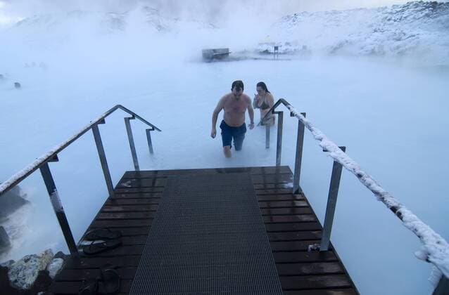 IMAGO Creative: Alternativer Wintersport Iceland, Blue Lagoon, people bathing in steaming hot water  Copyright: xAnthonyxAsaelx xDanitaxDelimont EU14 AAS0001